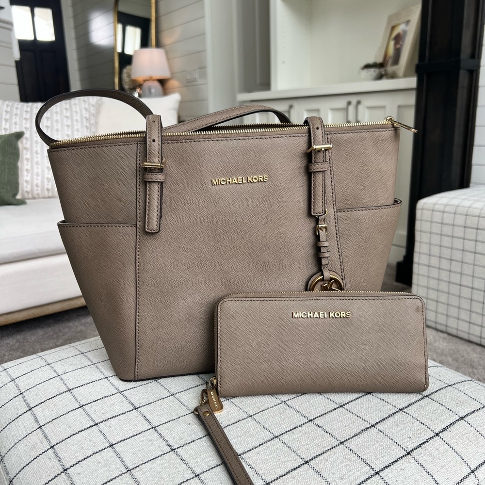 MICHAEL KORS. Perfect new condition!!!
